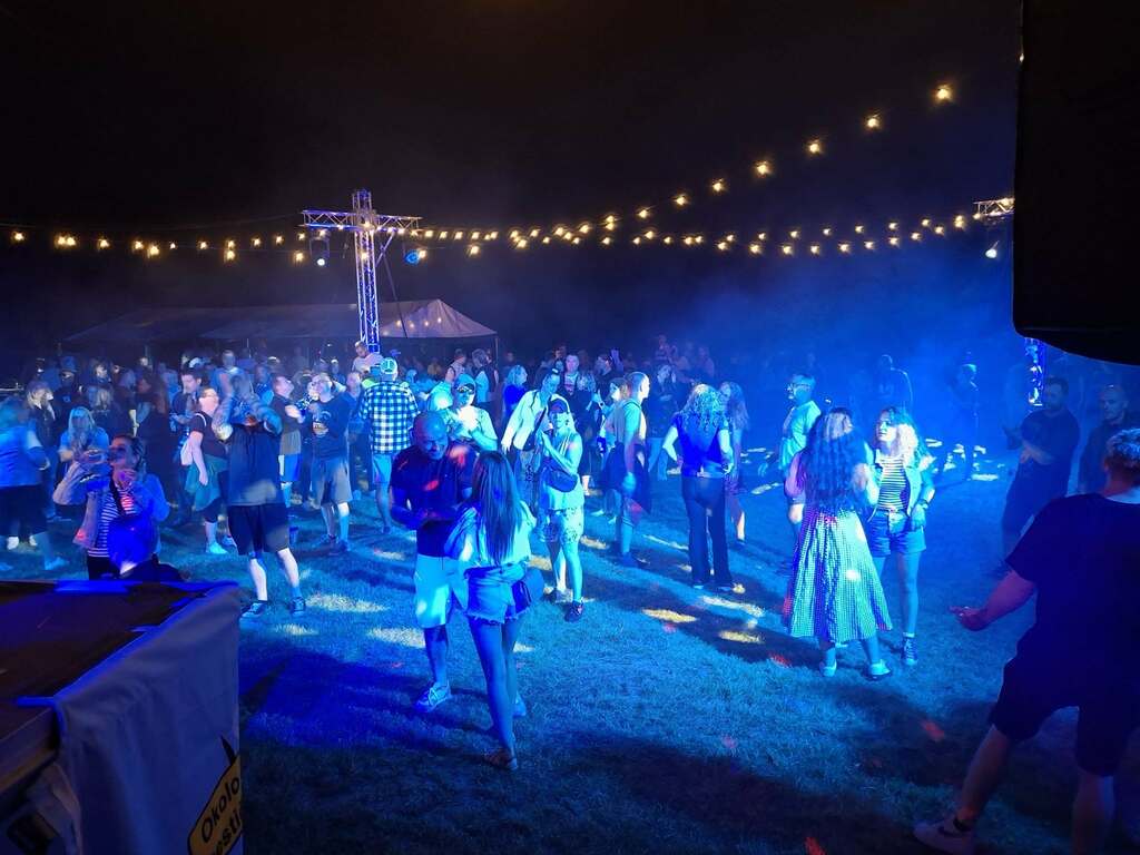 Návrat v čase pod hvězdnou oblohou: Baška protančila letní noc na RETRO open air 2026